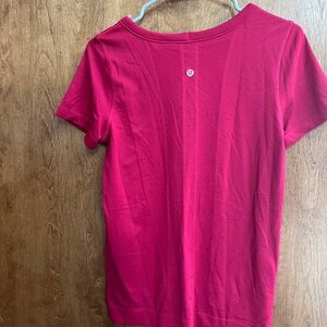 lululemon athletica Women's Swiftly Tech Short Sleeve - Ruby Red